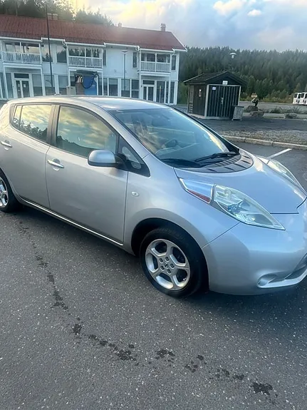 Nissan Leaf 2012 photo 2