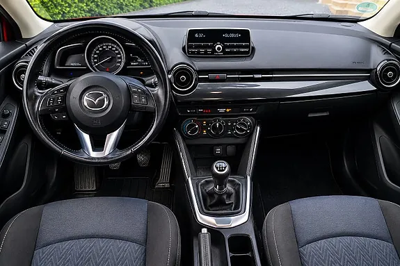 Mazda 2 2015 photo 5