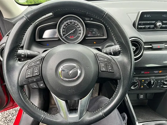 Mazda 2 2015 photo 4