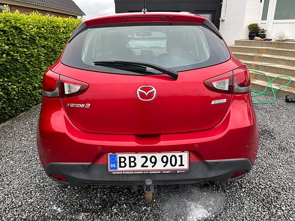 Mazda 2 2015 photo 2