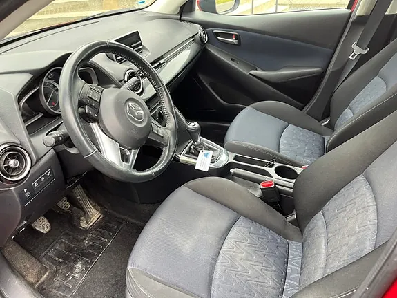 Mazda 2 2015 photo 3
