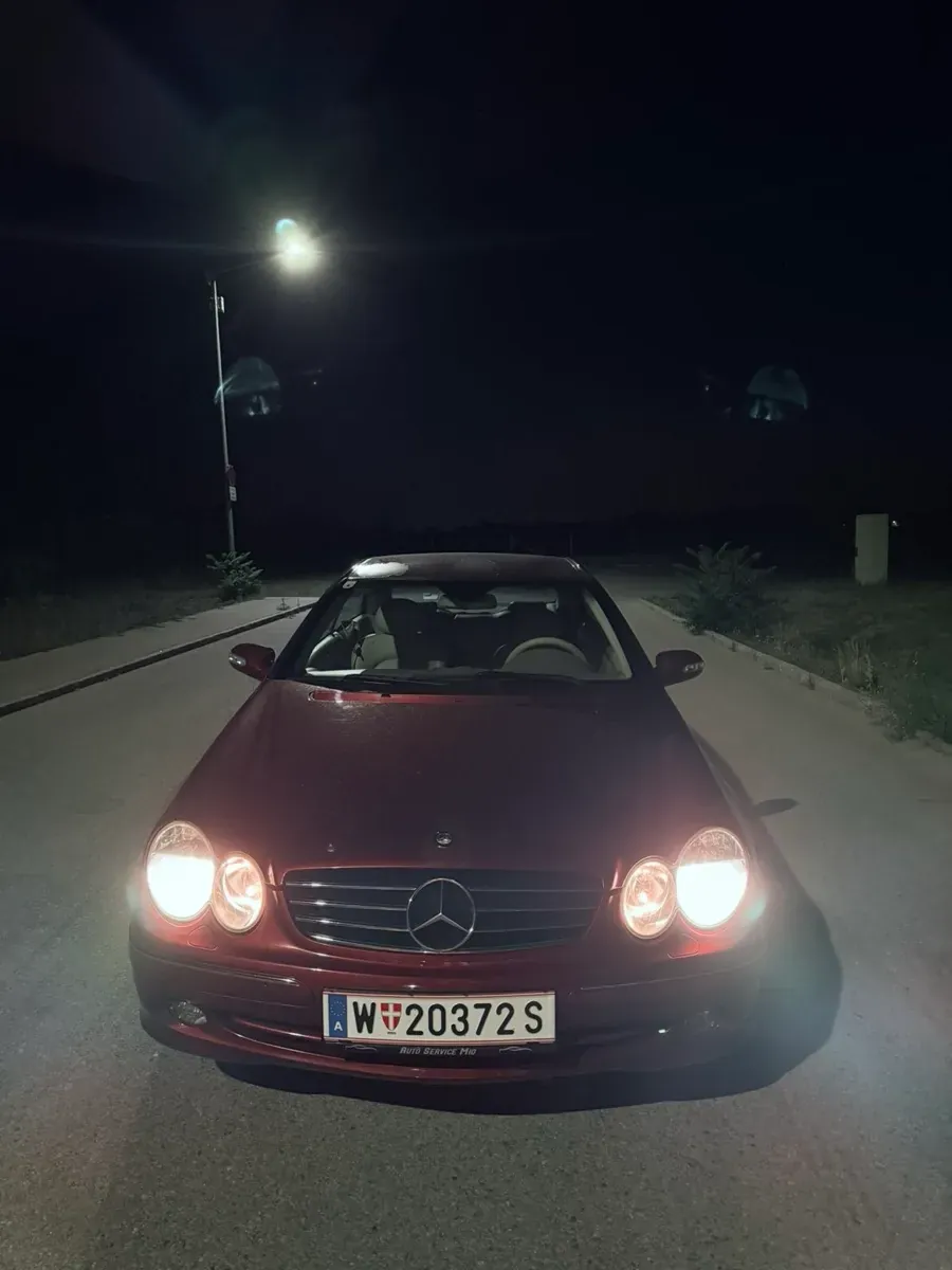 Mercedes-Benz Clk-Class 2005 photo 2