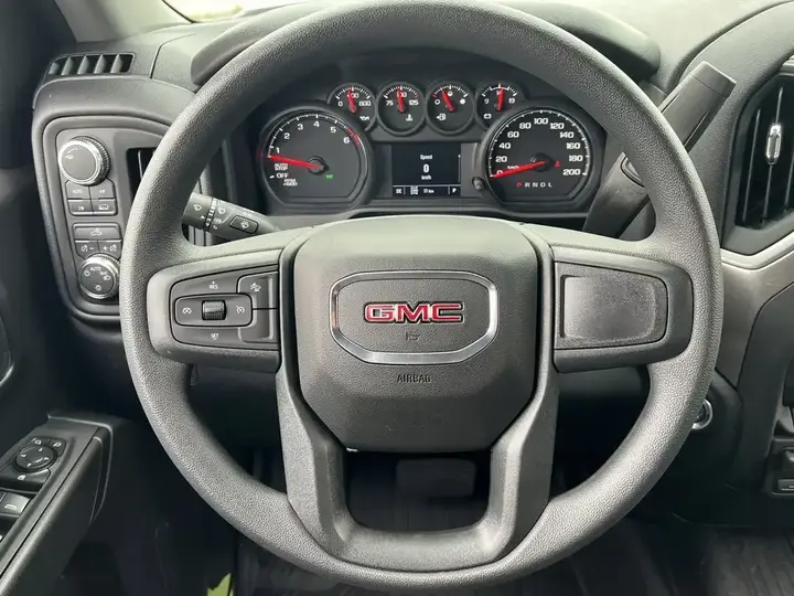 GMC Sierra 1500 2026 photo 2