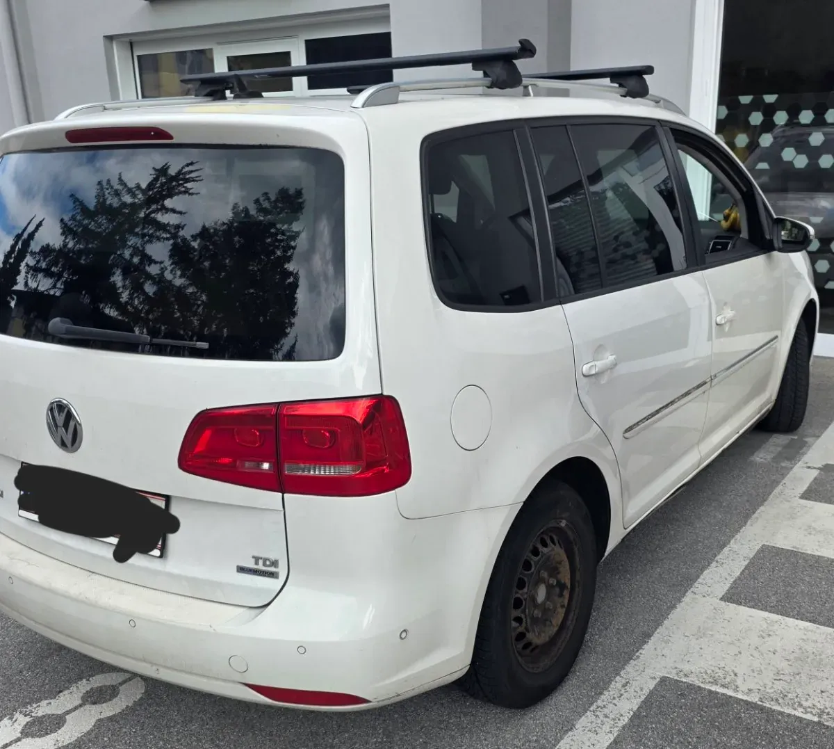Volkswagen Touran 2011 photo 2