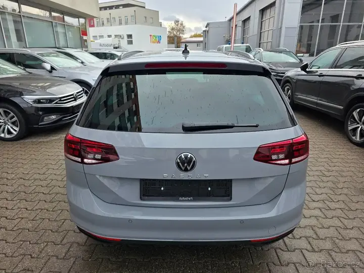 Volkswagen Passat 2023 photo 5