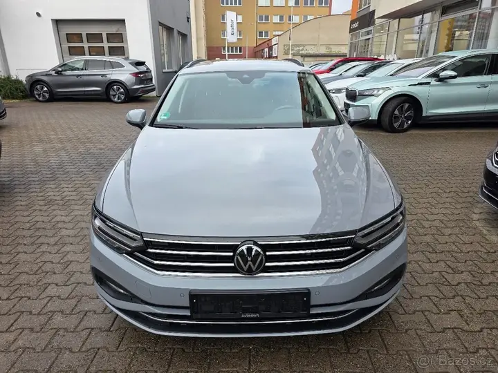 Volkswagen Passat 2023 photo 2
