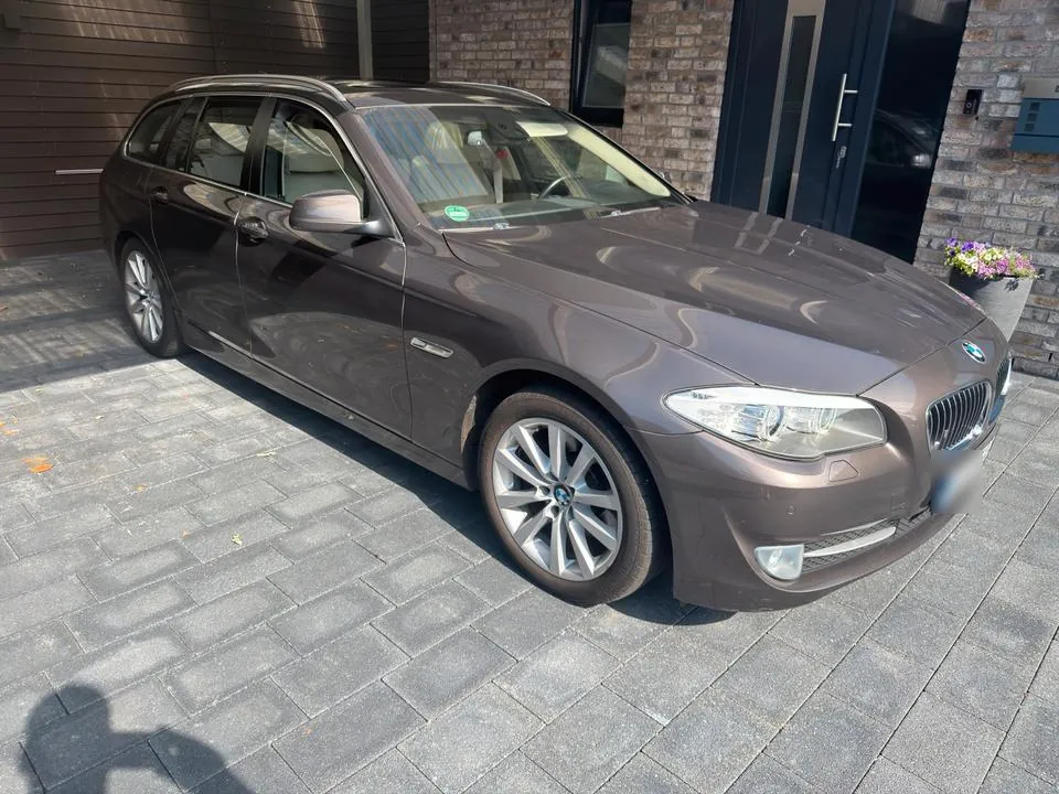 BMW 520I