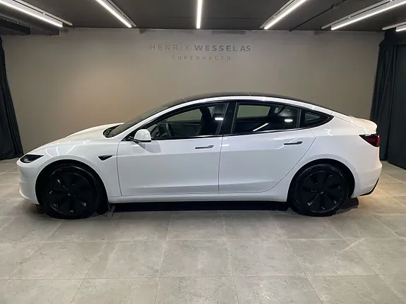 Tesla Model 3 2024 photo 2