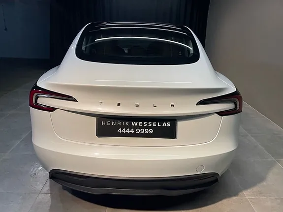 Tesla Model 3 2024 photo 4