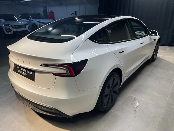 Tesla Model 3 2024 photo 5