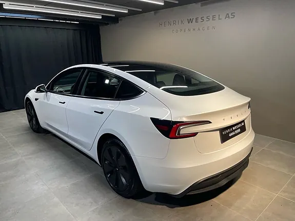 Tesla Model 3 2024 photo 3