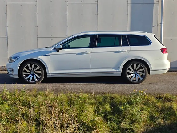 Volkswagen Passat 2016 photo 2