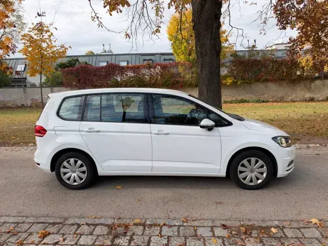 Volkswagen Touran 2020 photo 2