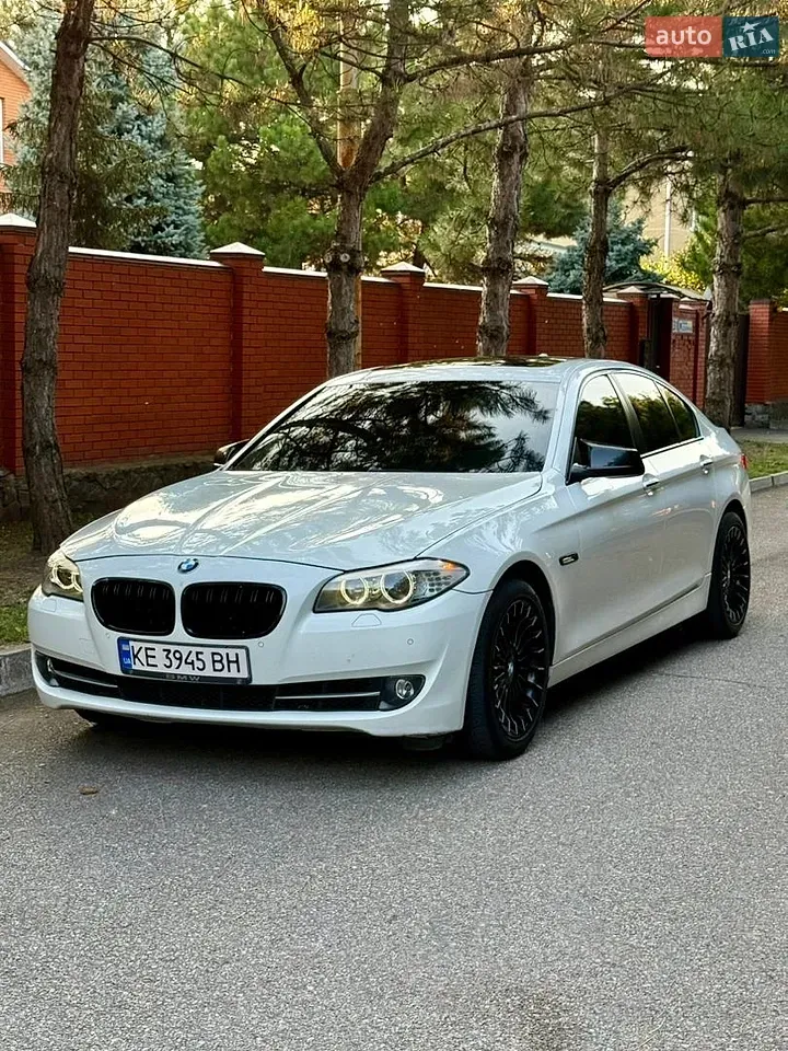 BMW 5 Series 2013 photo 2