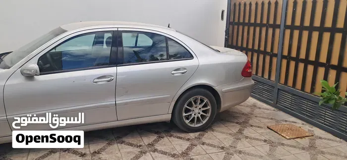 Mercedes-Benz E-Class 2004 photo 3