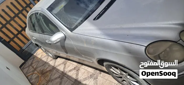 Mercedes-Benz E-Class 2004 photo 2