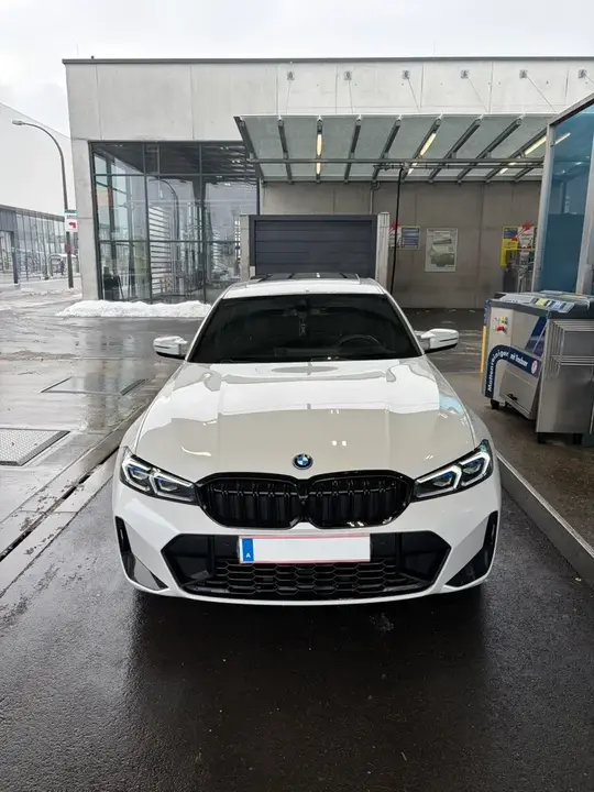 BMW 330E