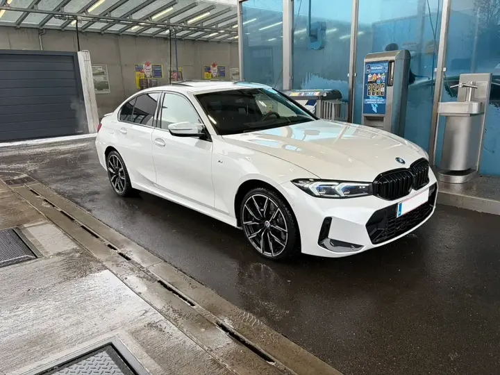 BMW 330E 2024 photo 2