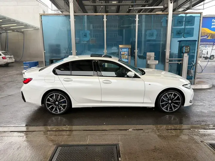 BMW 330E 2024 photo 3