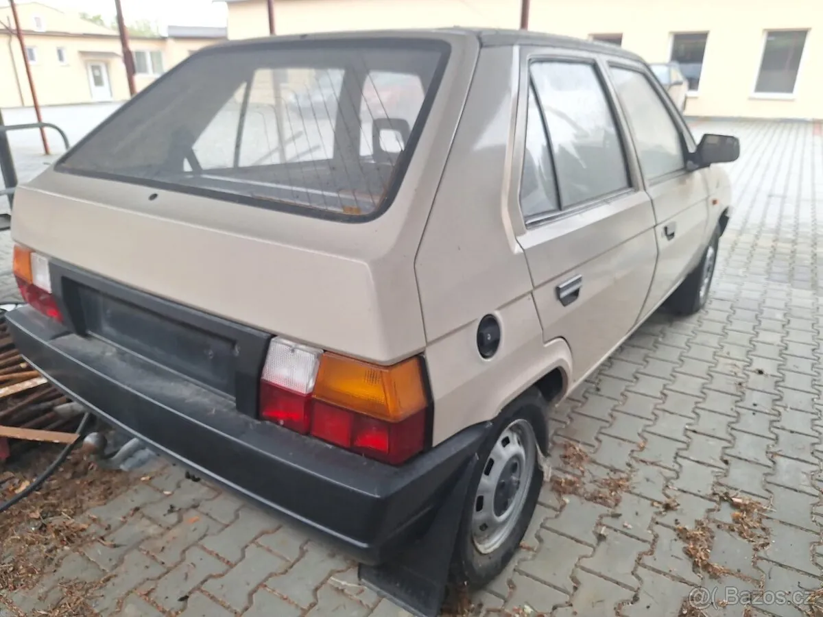 Skoda Favorit photo 2