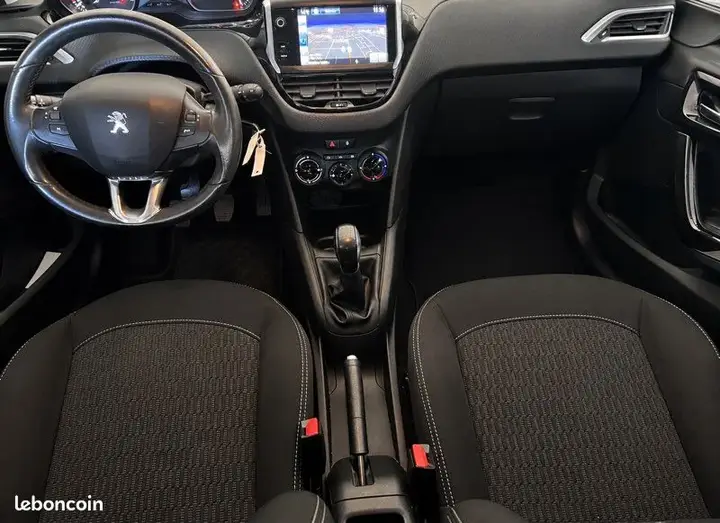 Peugeot 208 2016 photo 5