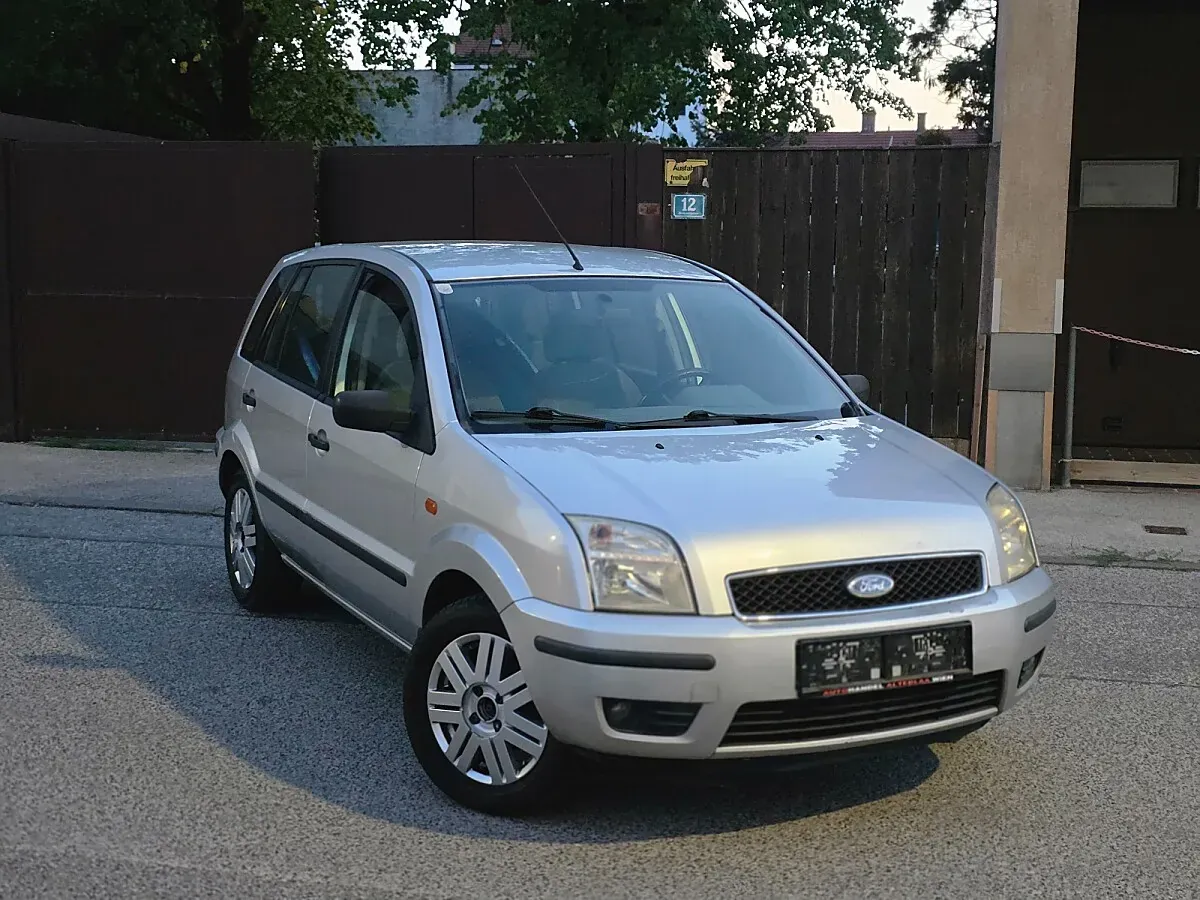 Ford Fusion 2004 photo 2