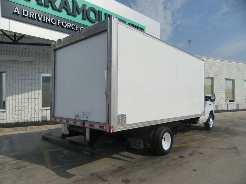 Ford E-450 2022 photo 3