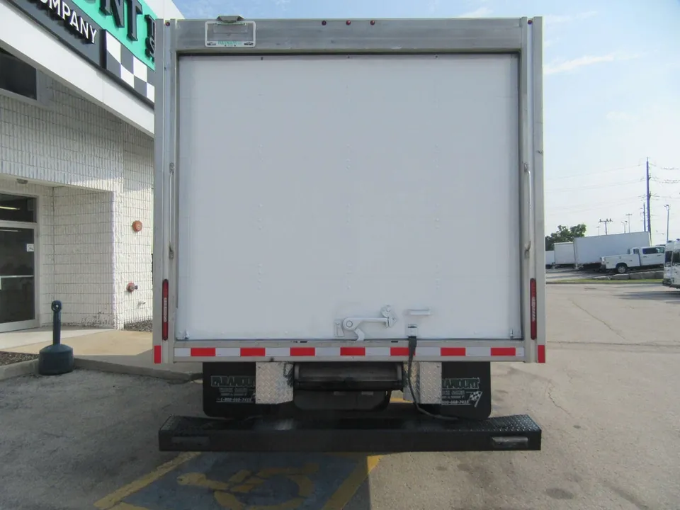Ford E-450 2022 photo 4