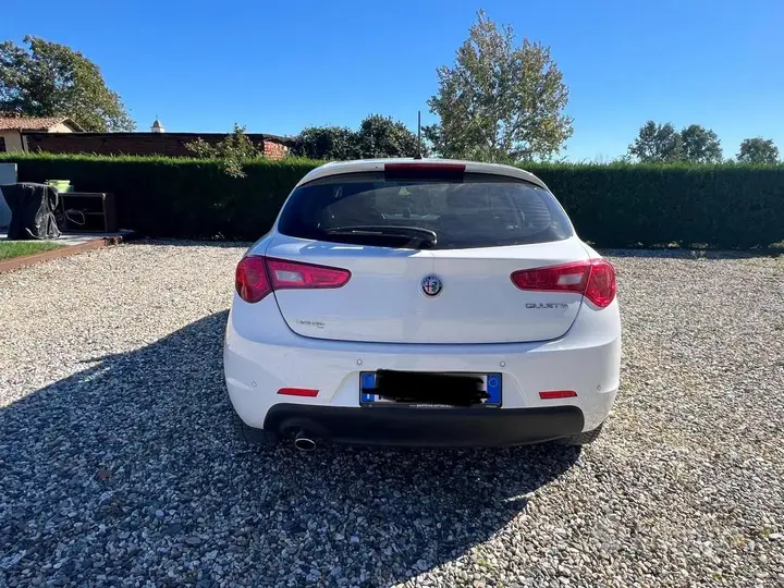 Alfa Romeo Giulietta 2017 photo 3