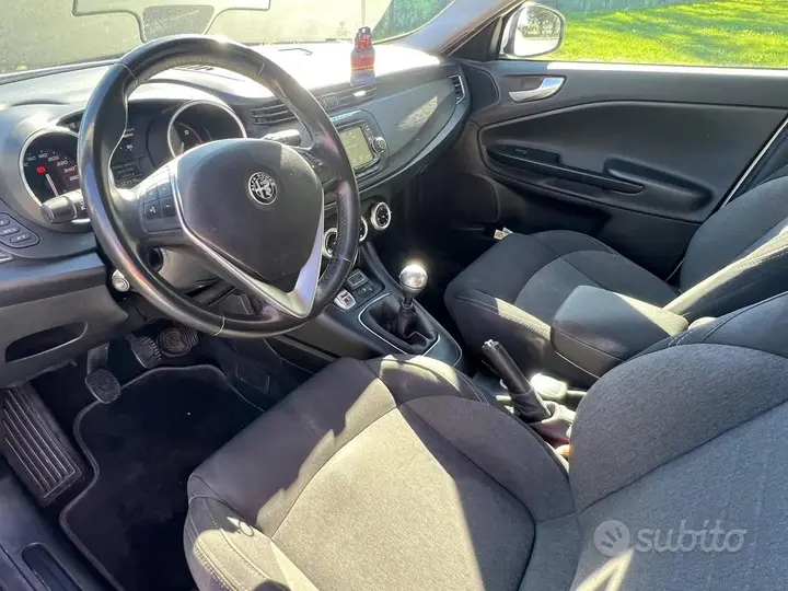 Alfa Romeo Giulietta 2017 photo 5