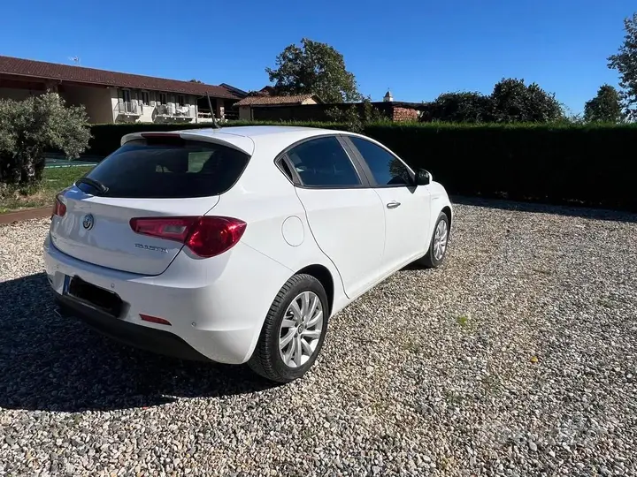 Alfa Romeo Giulietta 2017 photo 4