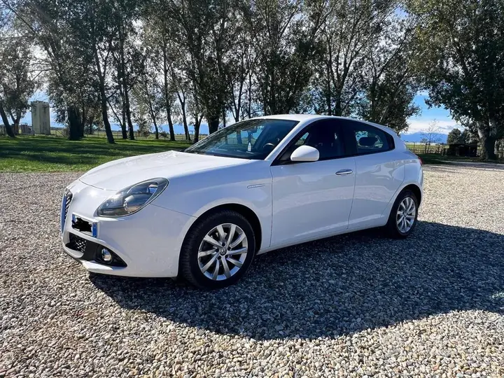 Alfa Romeo Giulietta 2017 photo 2
