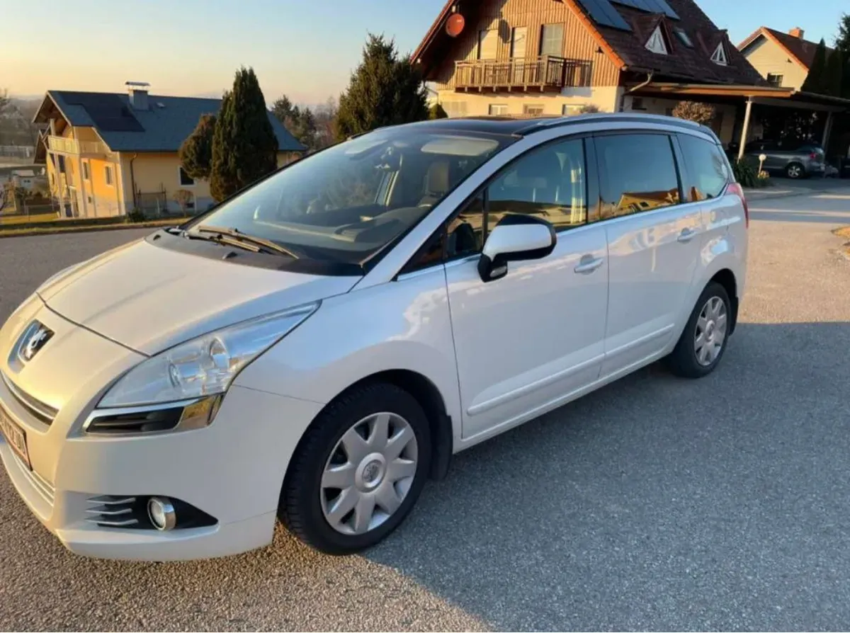 Peugeot 5008 2010 photo 2