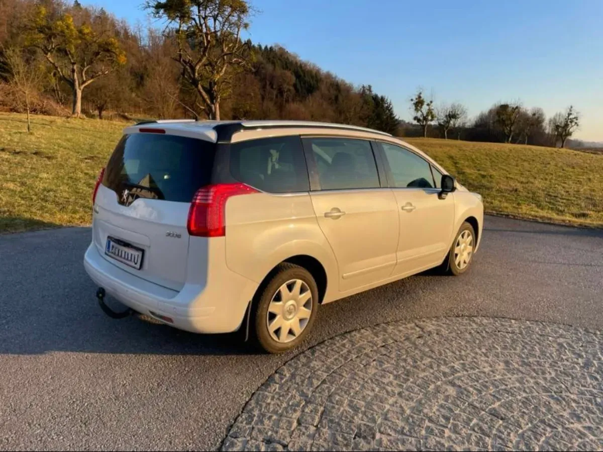 Peugeot 5008 2010 photo 3