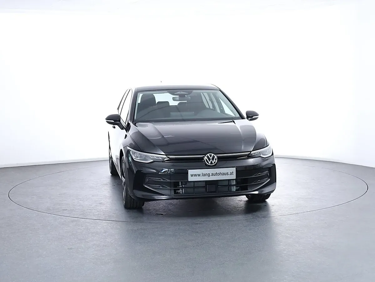 Volkswagen Golf 2026 photo 2