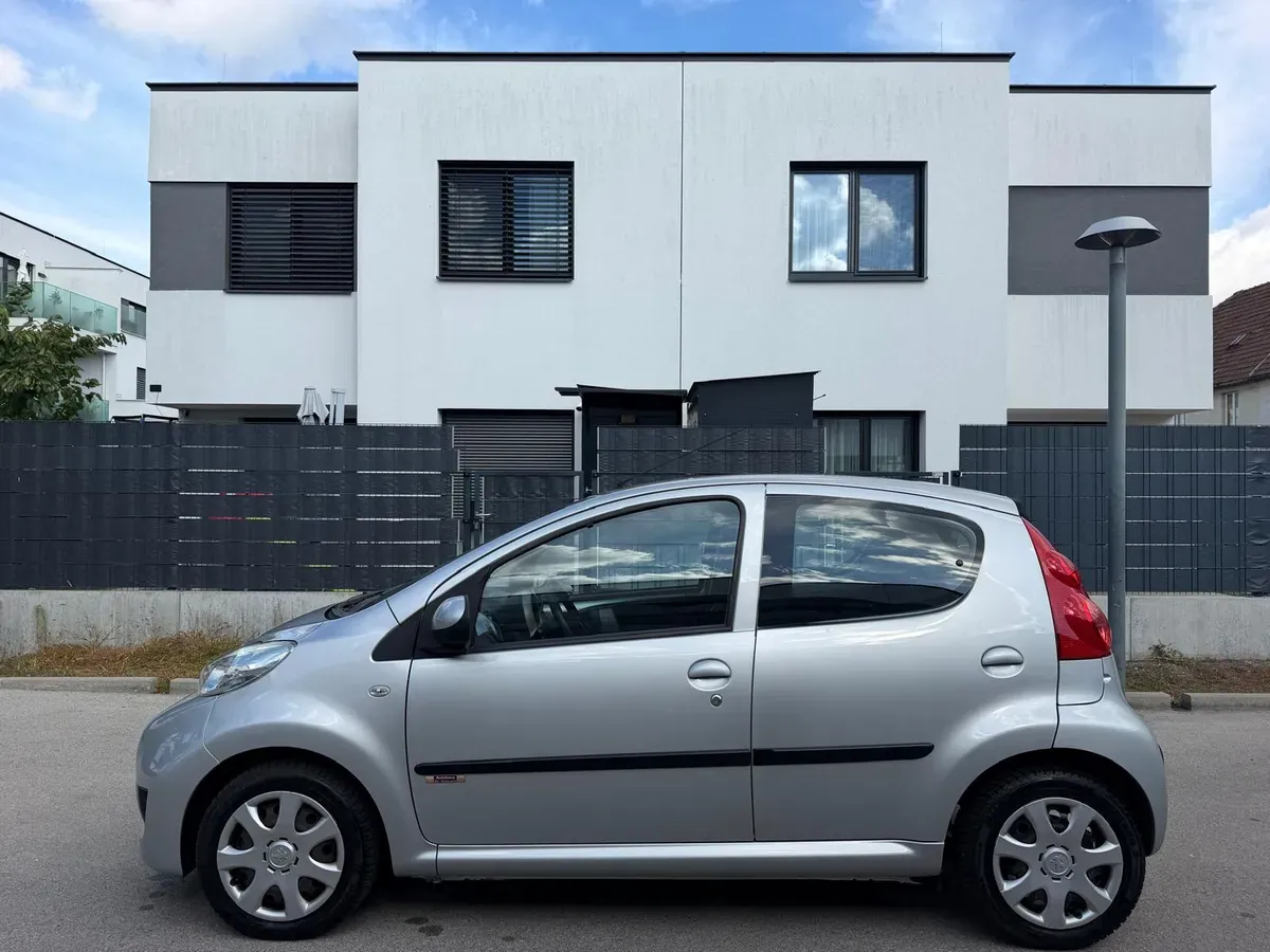 Peugeot 107 2010 photo 2