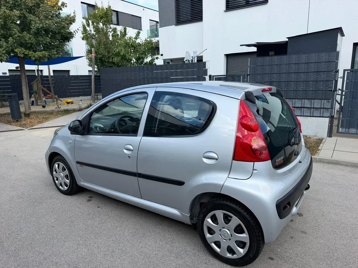 Peugeot 107 2010 photo 3