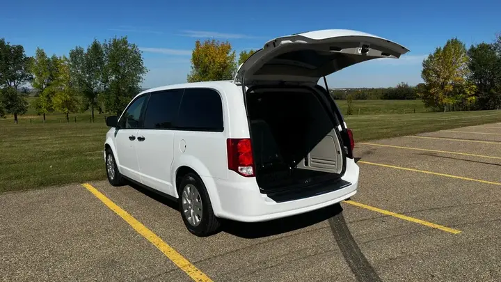 Dodge Grand Caravan 2018 photo 2