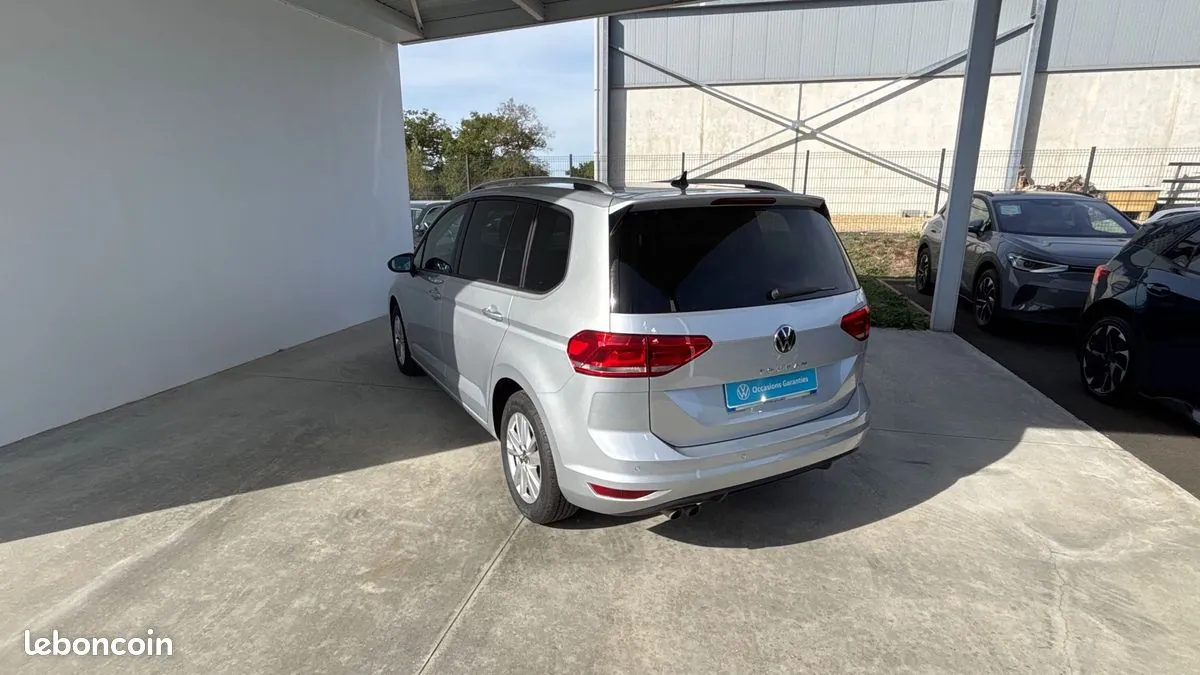 Volkswagen Touran 2023 photo 2