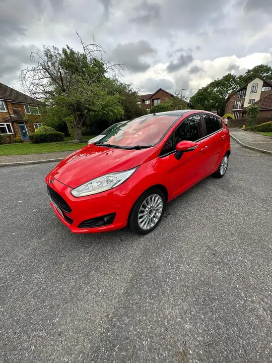Ford Fiesta 2014 photo 2