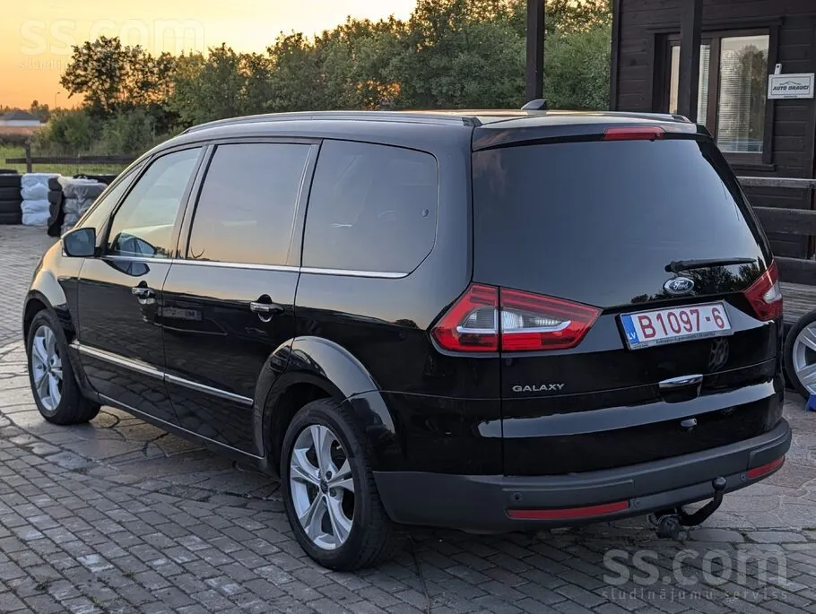 Ford Galaxy 2011 photo 4