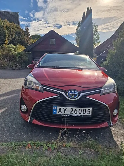 Toyota Yaris 2015 photo 2
