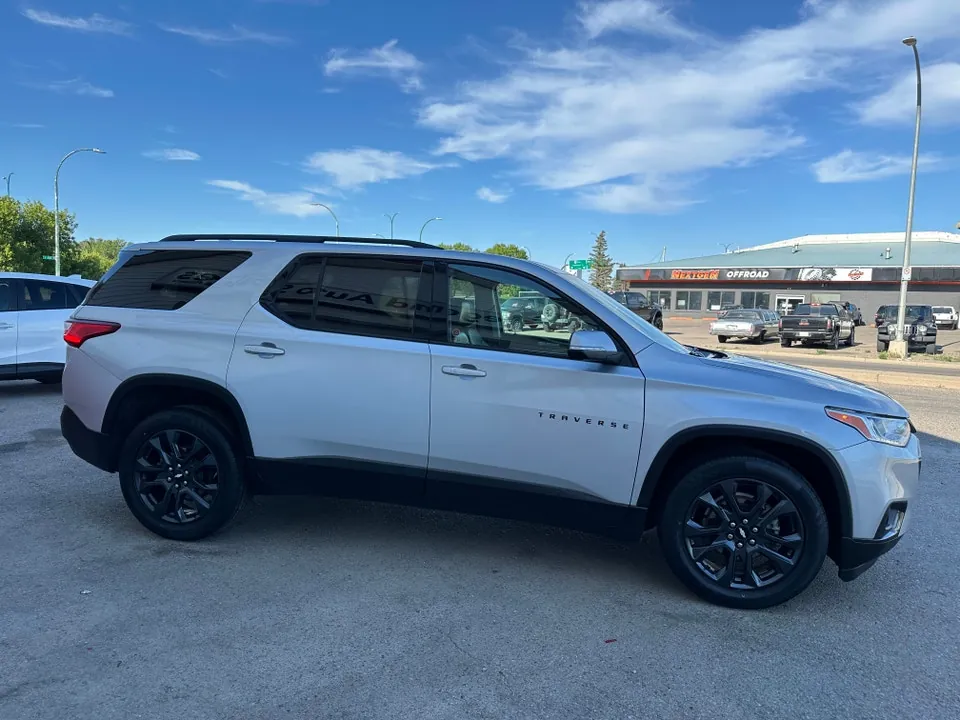 Chevrolet Traverse 2021 photo 2