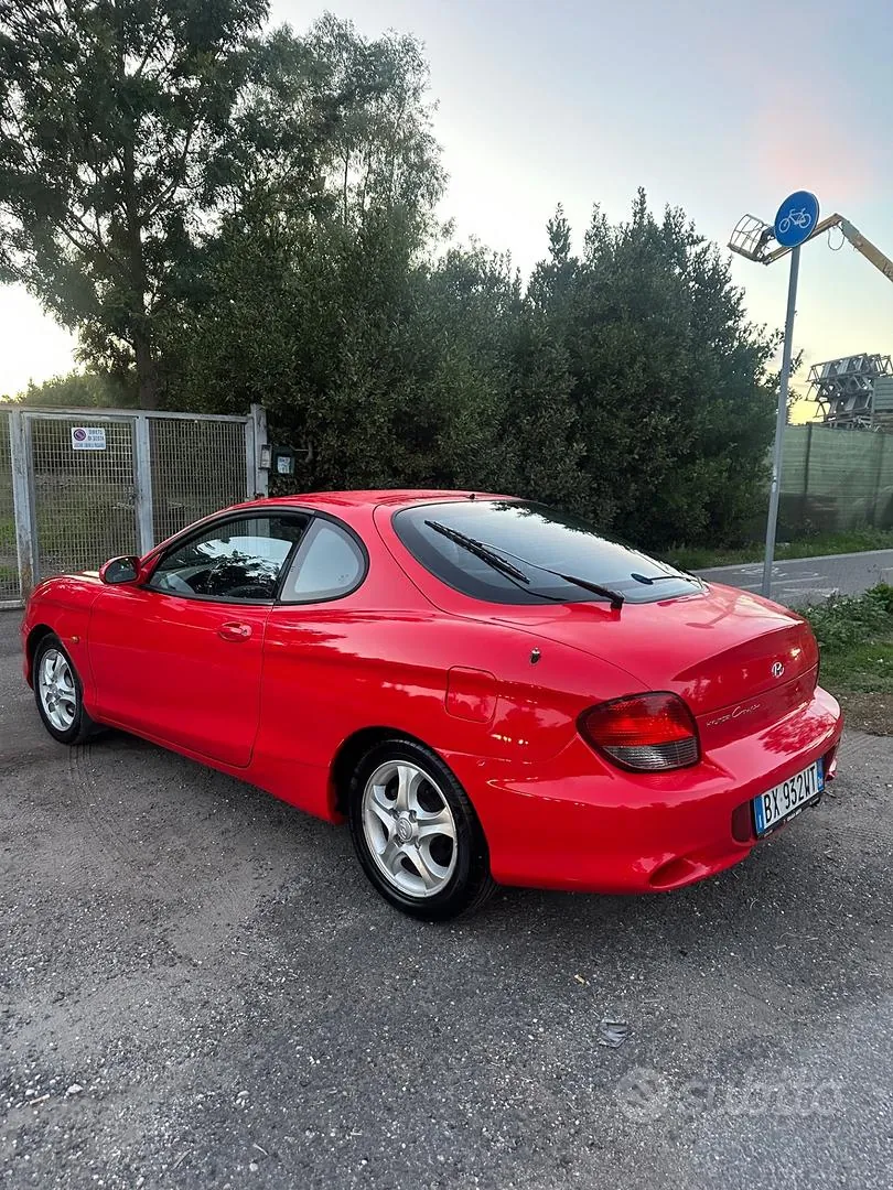 Hyundai Coupe 2001 photo 4
