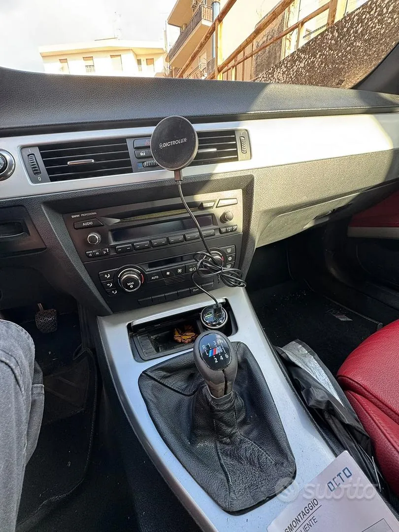 BMW 320I 2010 photo 4