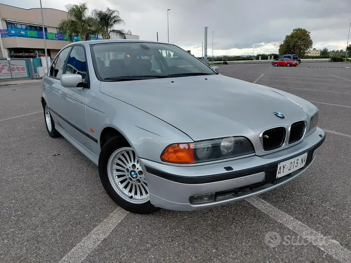 BMW 523I