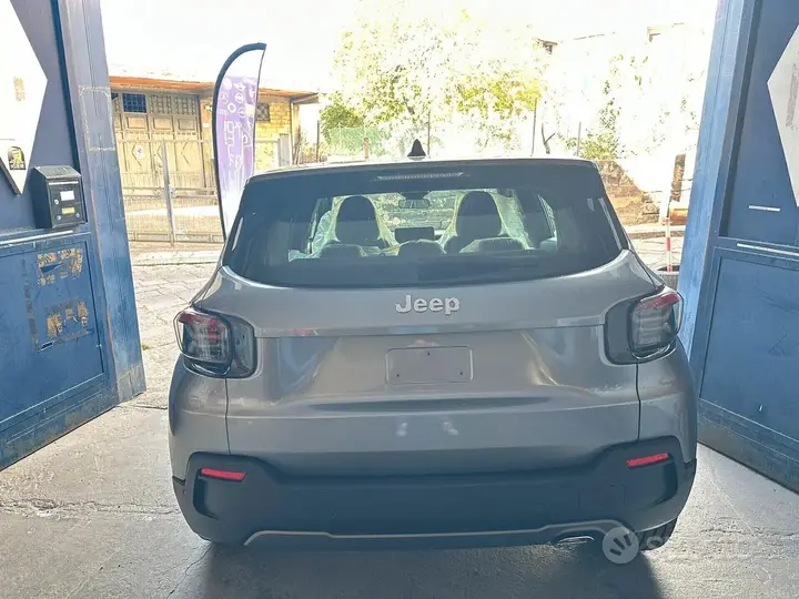 Jeep Avenger photo 4