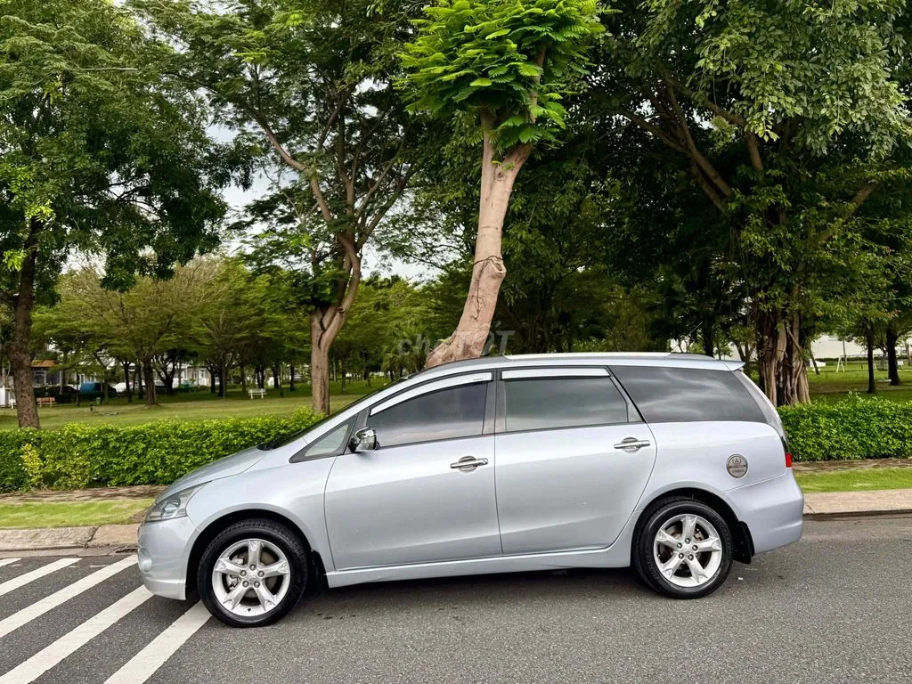 Mitsubishi Grandis 2009 photo 4