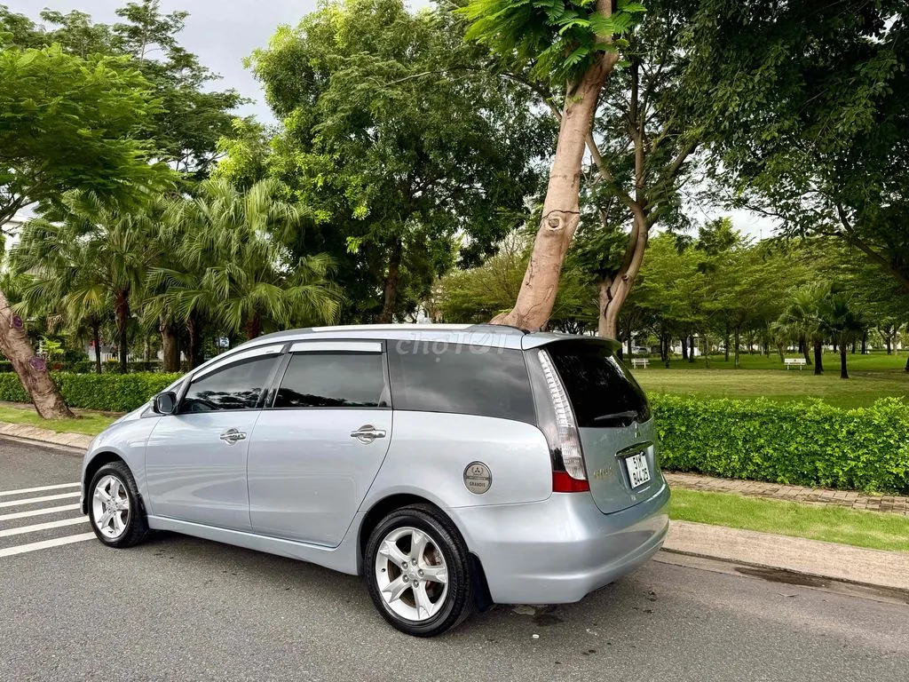 Mitsubishi Grandis 2009 photo 5