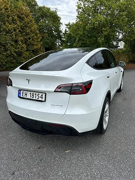 Tesla Model Y 2023 photo 4